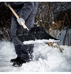 Лопата для уборки снега пластиковая, 380х385х1420 мм, деревянный черенок// Россия