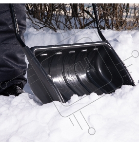 Движок для уборки снега пластиковый, 690х470х1420 мм, стальная рукоятка, Россия// Сибртех