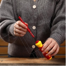 Набор отверточный Deko HT8 14 предметов диэлектр.покр. (жесткий кейс) Набор отверточный Deko HT8 14 предметов диэлектр.покр. (жесткий кейс)