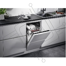 Встраиваемая посудомоечная машина AEG FSE62417P, черный, 44.5 см, 9 компл., 44 дБ, класс E